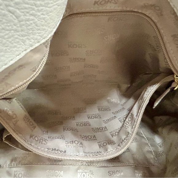 Michael Kors White Pebbled Leather Hobo Shoulder Bag - Picture 6 of 11